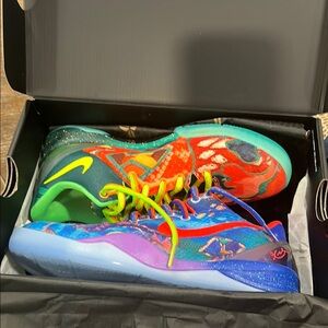 Nike Kobe 8 Protro What The
(2025) (GS)